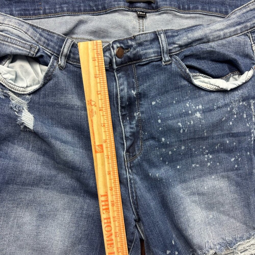 Judy Blue Boyfriend Fit Jeans Destroyed Medium Wash JB82169LT Women’s Size 22W - Picture 7 of 11